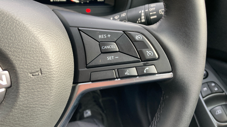 Nissan Juke 1.0 DiG-T N-Connecta 5dr Petrol Hatchback